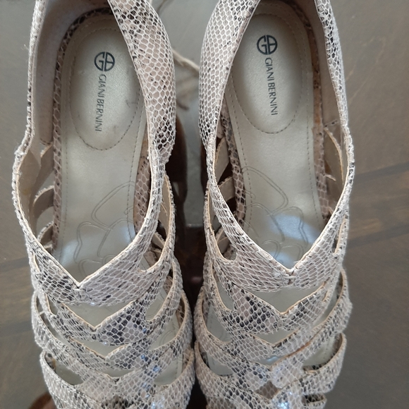 Shoes - Picture 2 of 4